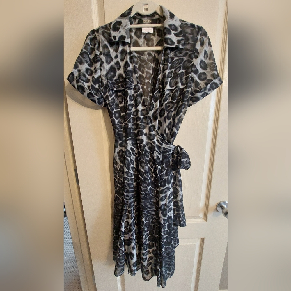 LORI M COLLECTION Short-Sleeve Wrap Dress. Size 8. 🖤 Made in Canada 🇨🇦
